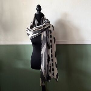 Vince Camuto Black and Gray Patterned Scarf